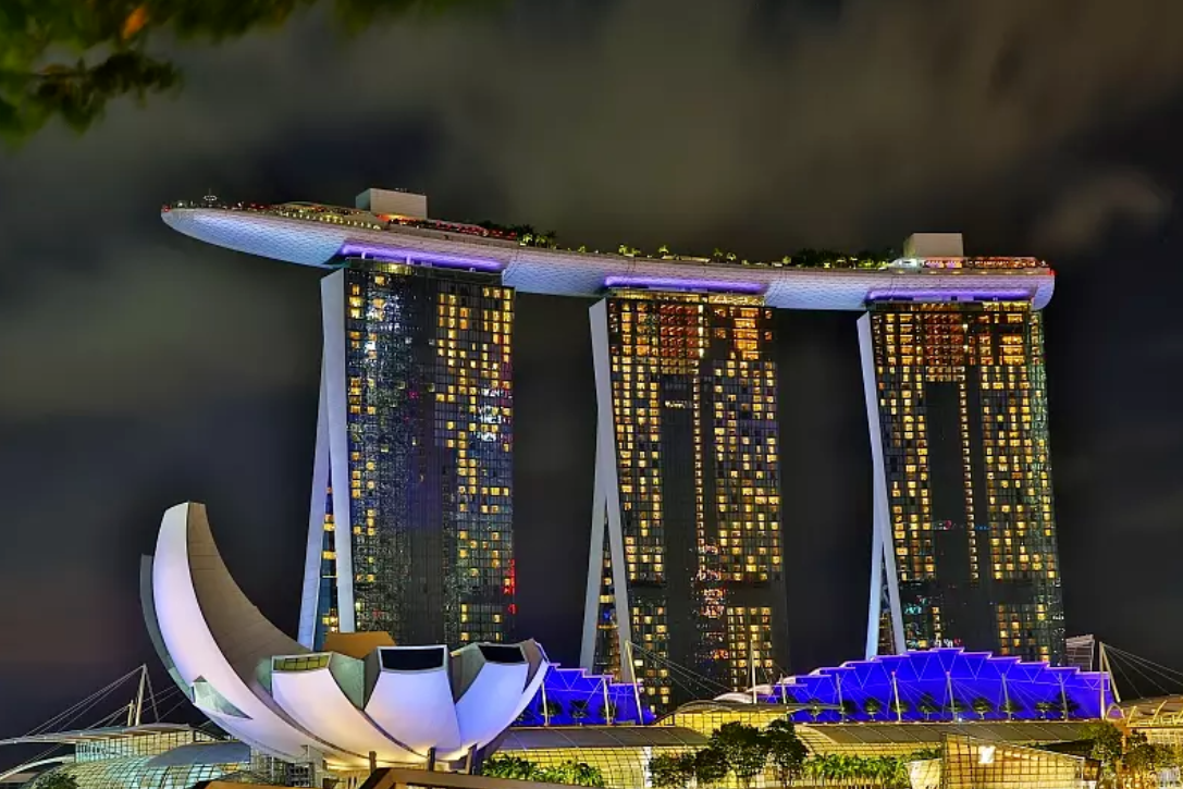 中国人在新加坡：富豪party夜，创业梦醒时｜深氪